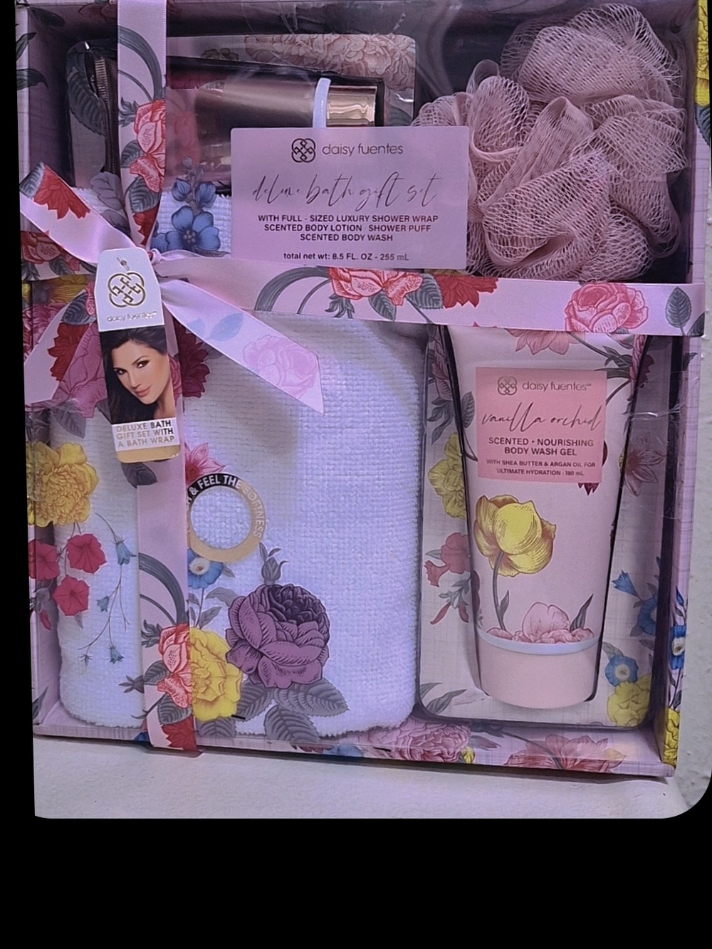 Daisy Fuentes Pink Floral Bath & Body Gift Set with Cream Pouf